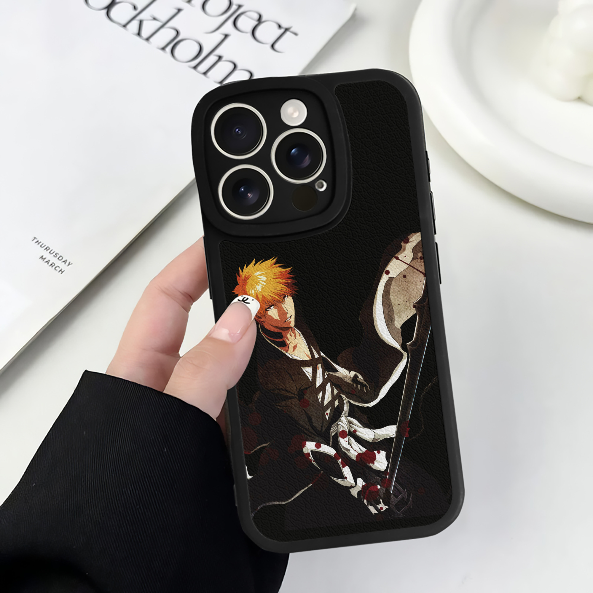 ブリーチ 黒崎一護（くろさき いちご）BLEACH Kurosaki Ichigo 【iPhone 16シリーズ対応】シリコンスマホケース（レザー調） 材質：シリコン
